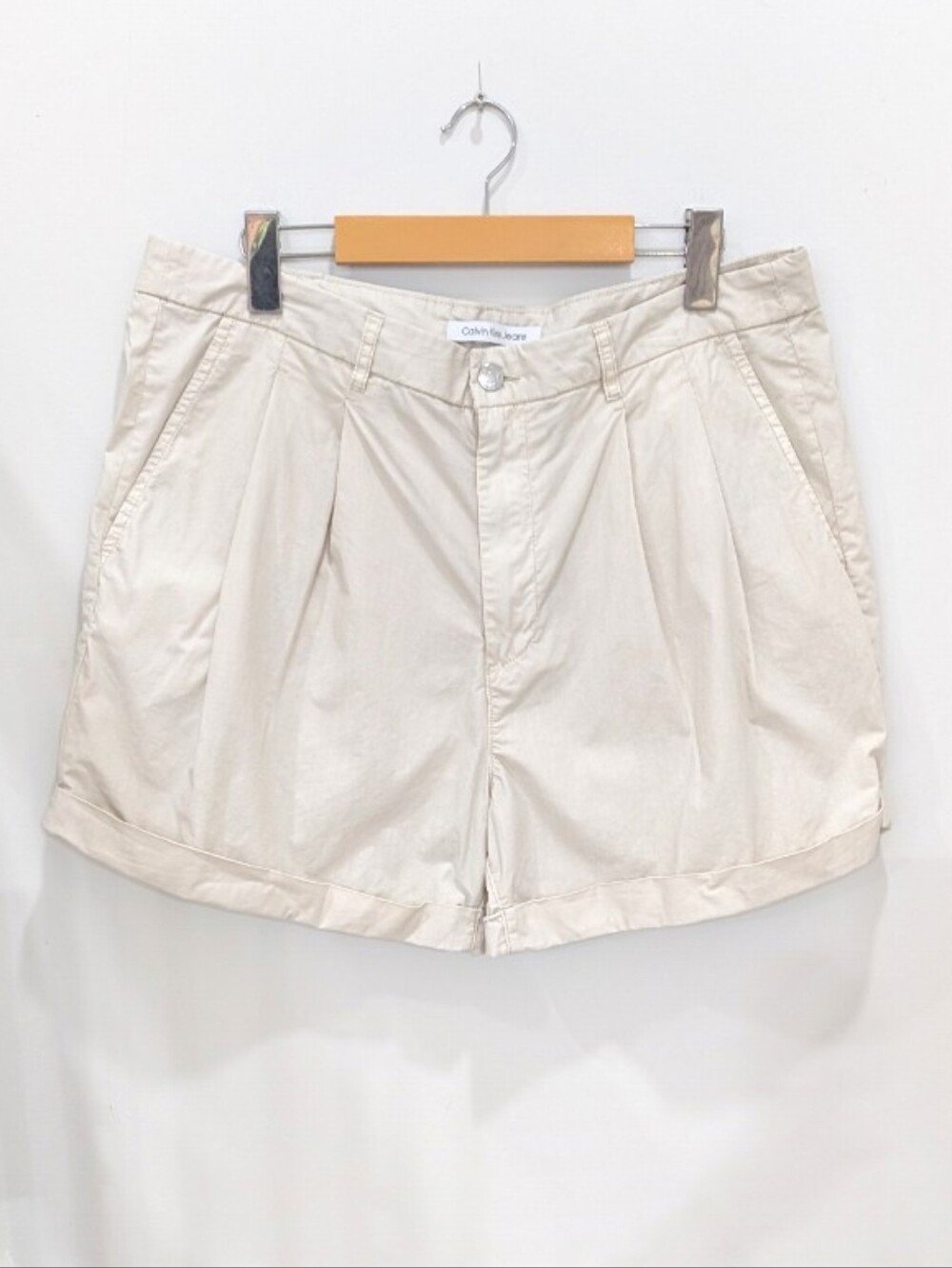 CALVIN KLEIN | Women's Light Beige Pleated Rolled Hem Lightweight Casual Shorts